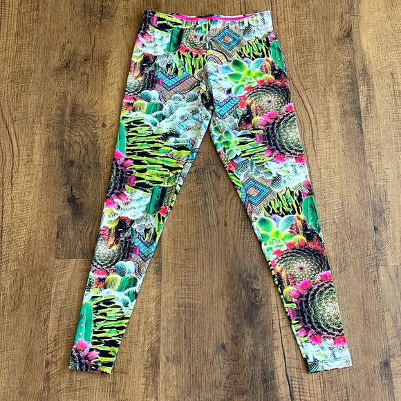 CCM Pants - CCM Brasil Tamanho Tecido Medium tropical cactus legging crop pants EUC